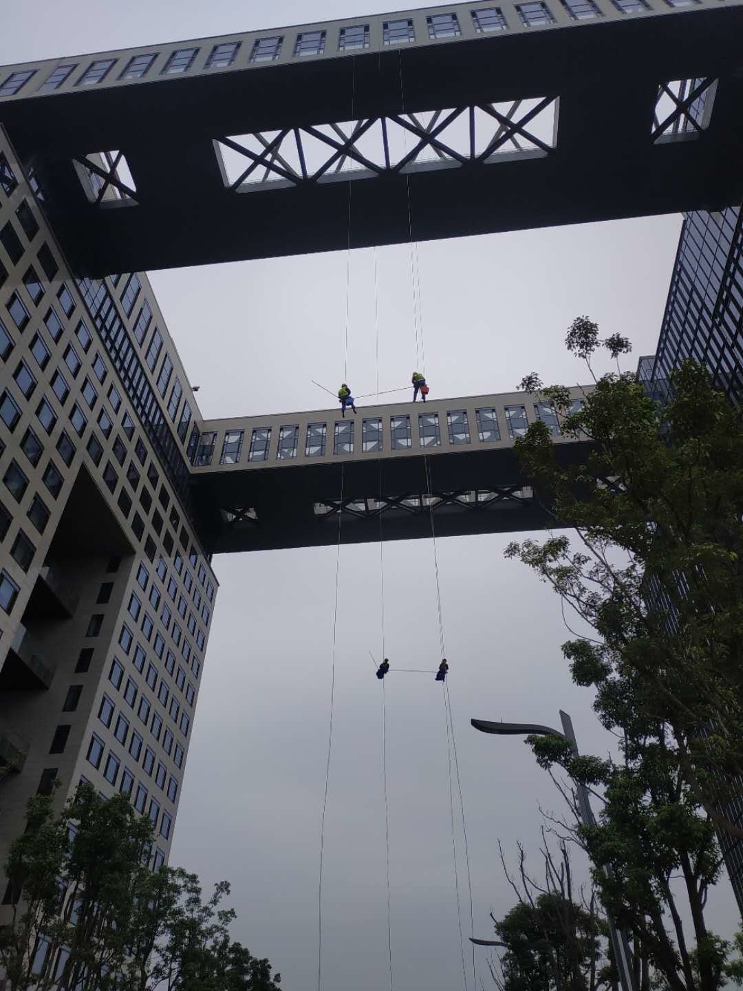 【江城清洗】中秋国庆，他们不放假！