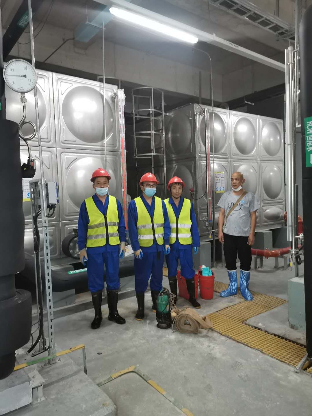 夏季来临，水箱清洗正当时。预约火爆进行中......