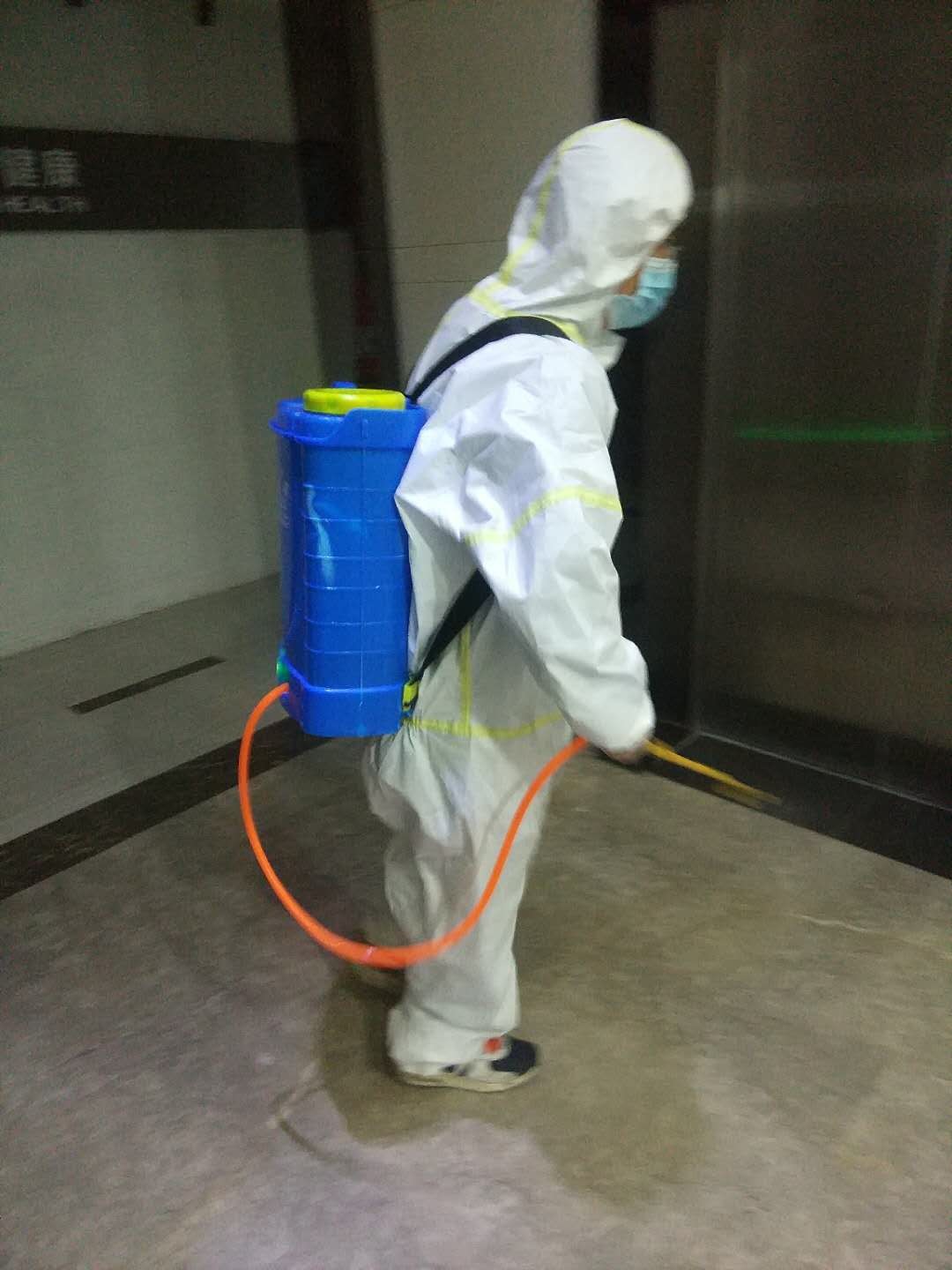  武汉江城清洗消 杀团队为武汉天街提供消 杀服务